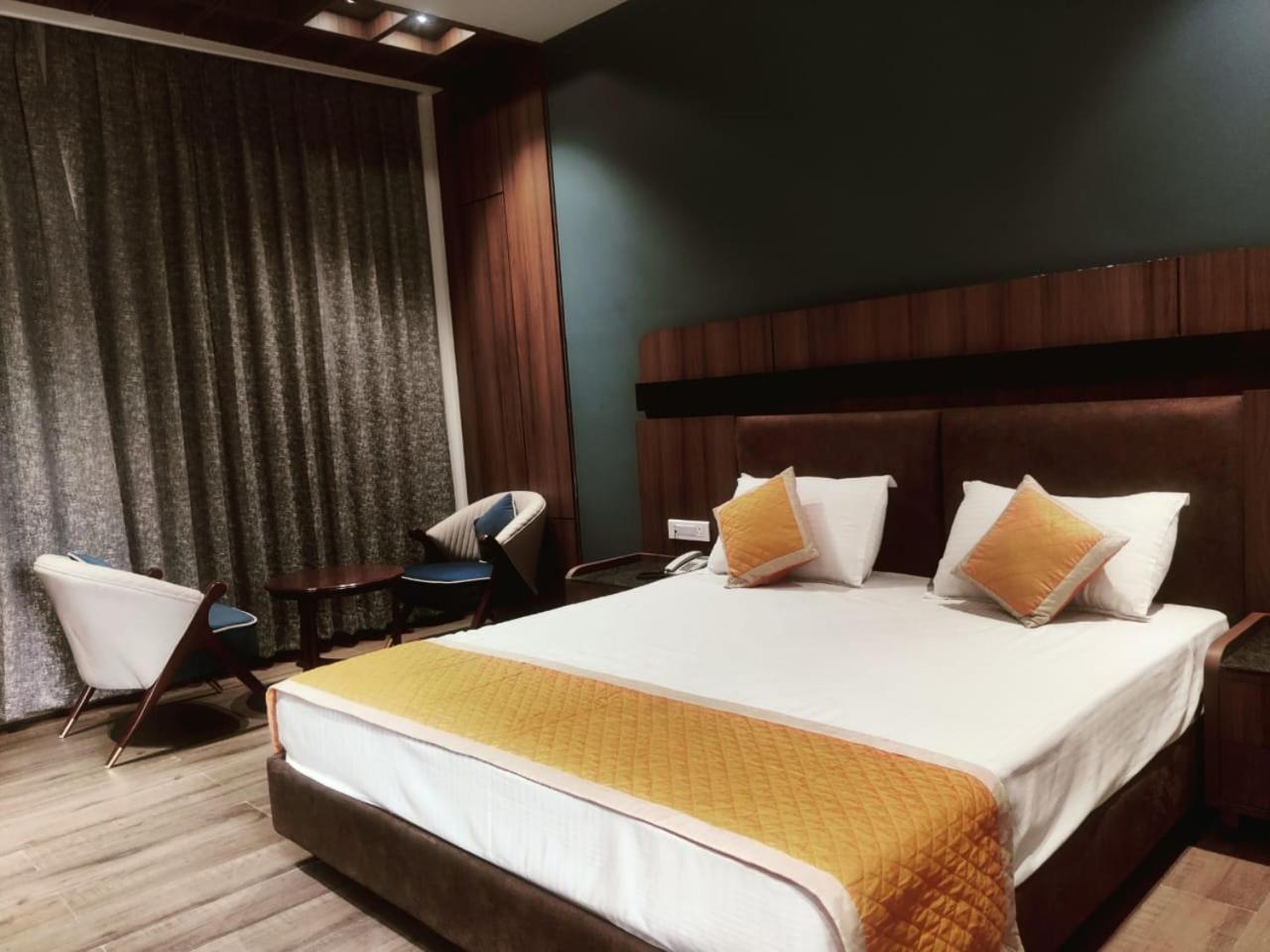 Nirvana Grand Hotel & Resort Гая Экстерьер фото