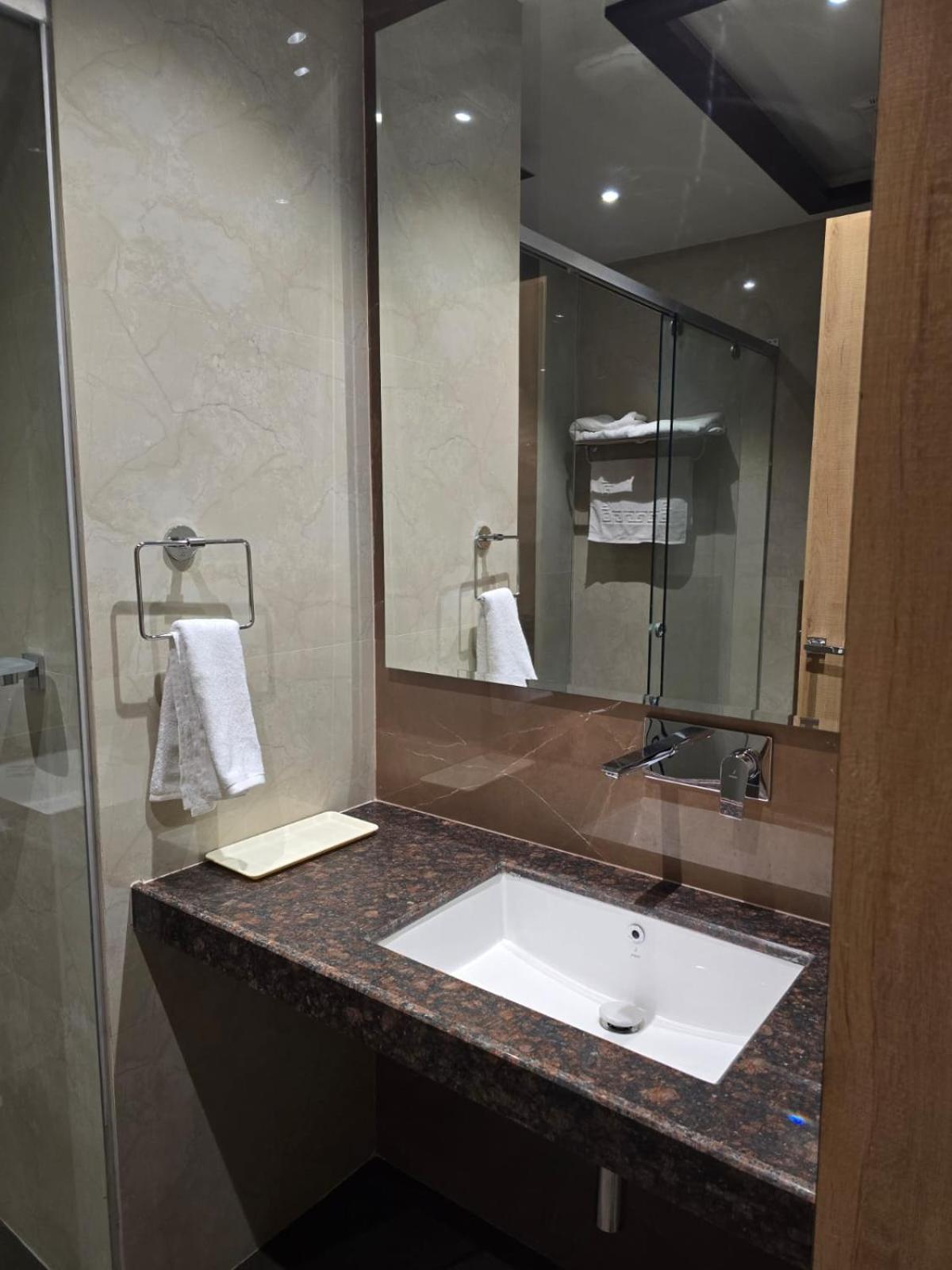 Nirvana Grand Hotel & Resort Гая Экстерьер фото